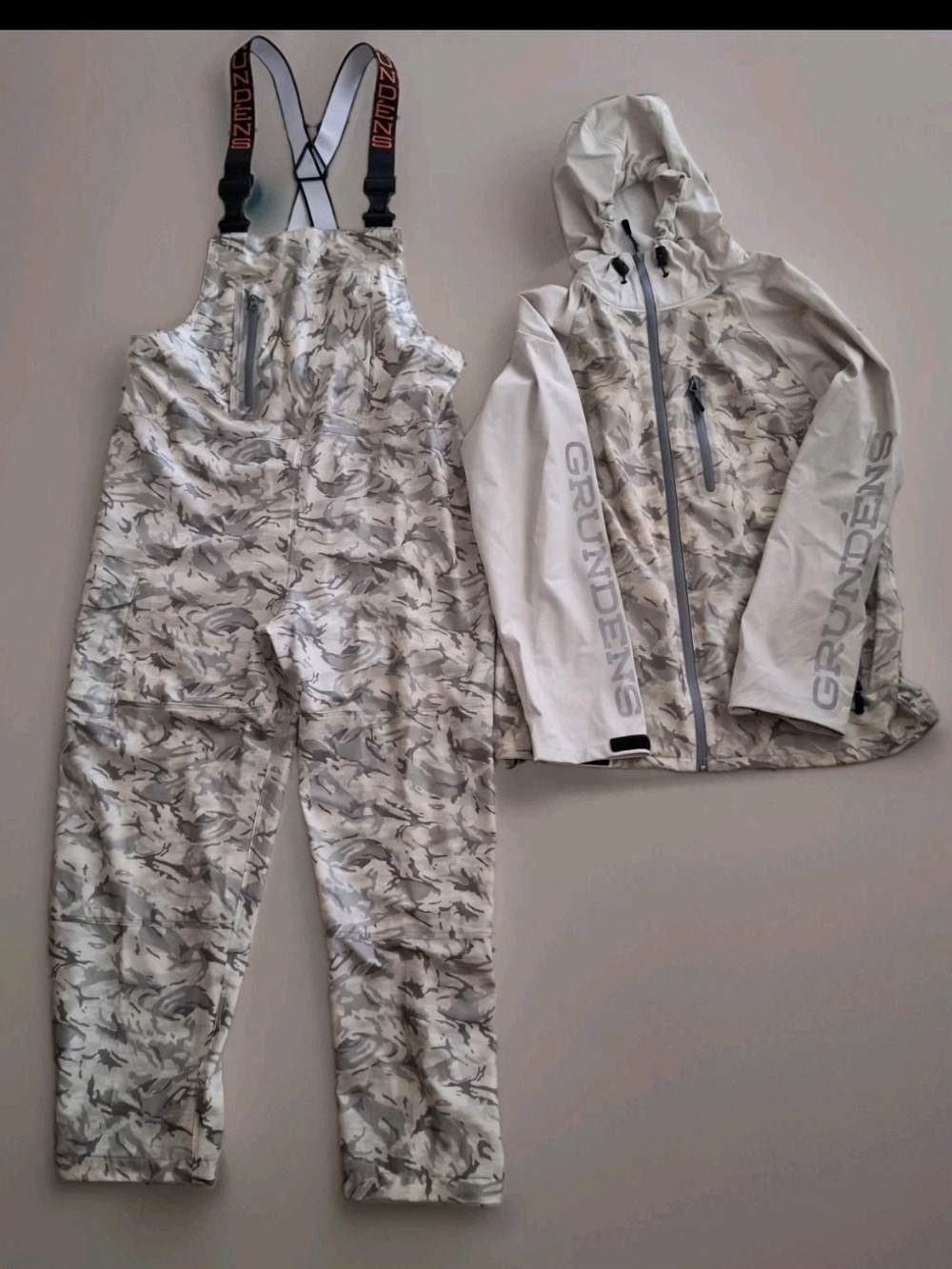 Grundens Neptune Waterproof Fishing Suit Set Mens M Refraction Camo Jacket EUC